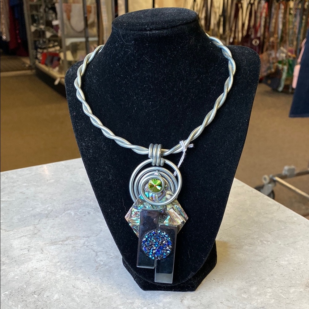 Elegant Silver and Blue Pendant Necklace